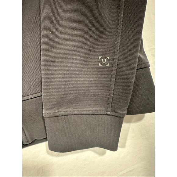 Lululemon full zipper Sojourn black jacket, size small - Picture 6 of 8